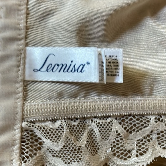 Leonisa Luxe Lace Underwire Smoothing Bustier Size 36B Nude - Picture 9 of 10